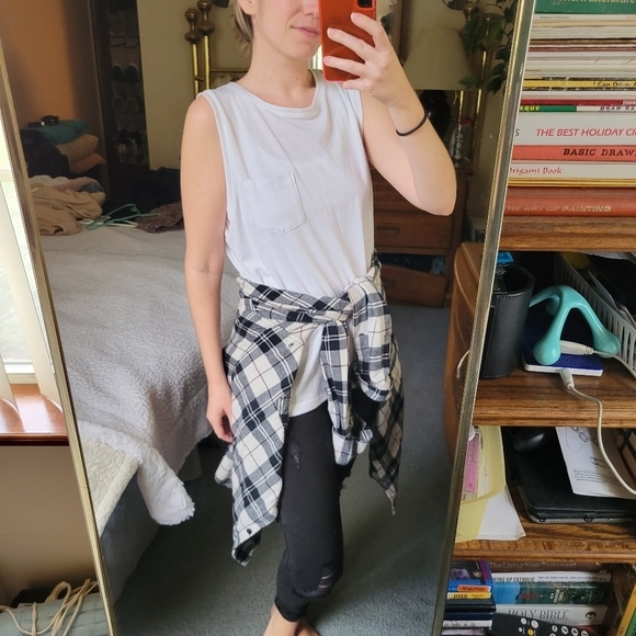 Forever 21 Muscle tank - Picture 2 of 5